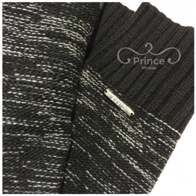 Par de meias grossas pretas e cinzentas com punho e etiqueta