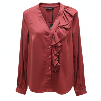 Blusa vermelha com folho e botões dourados