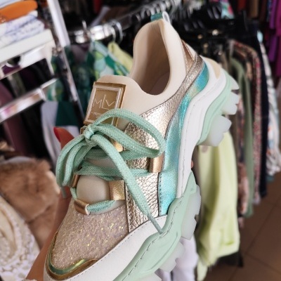 Ténis desportivo creme e verde menta com detalhes dourados