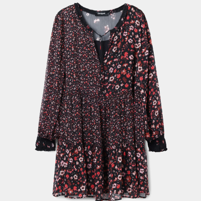 Vestido floral de manga comprida com padrão vermelho, rosa e branco em fundo preto