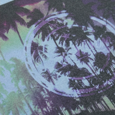 Tecido estampado com palmeiras e círculo roxo