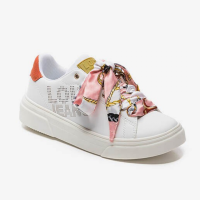 Ténis branco com sola branca e atacadores em tecido cor de rosa com padrão