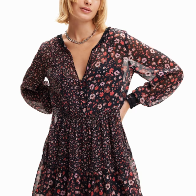 Vestido curto feminino floral preto e vermelho com mangas longas transparentes