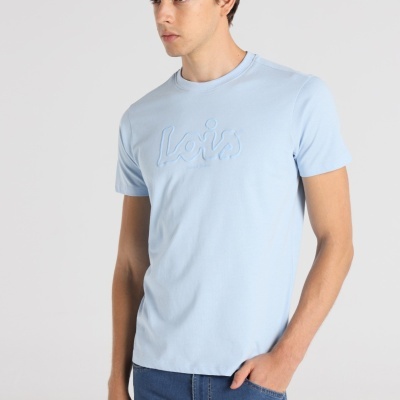 Camiseta azul clara com logo Lois texturizado