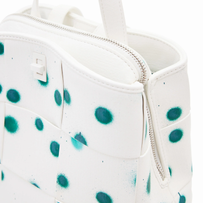 Mala branca com manchas verdes redondas e fecho superior