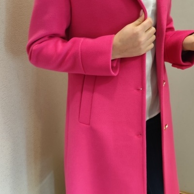 Casaco feminino comprido cor-de-rosa fúcsia com gola