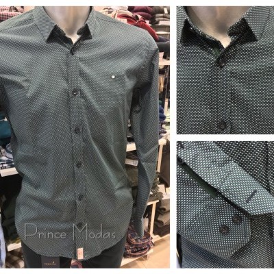 Camisa masculina preta e branca padrão geométrico em manequim com etiqueta 'Prince Modas'