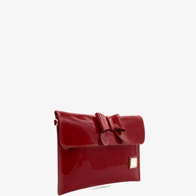 Mala de mão feminina vermelha em verniz com laço e placa dourada.