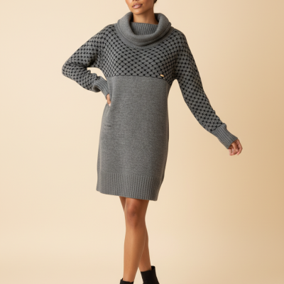 Vestido de malha cinzento com padrão geométrico e gola cachalote