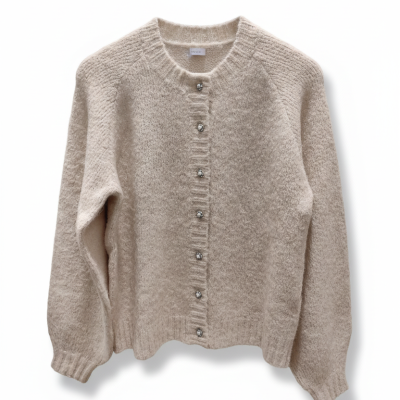 Casaco bege de malha com botões decorativos