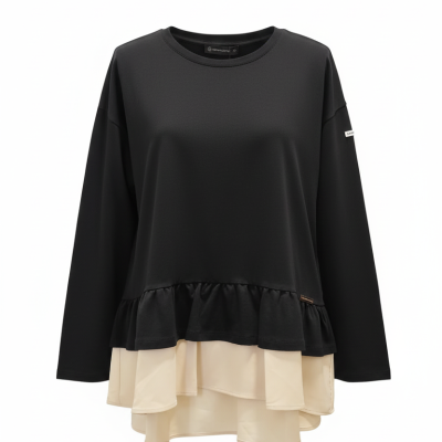 Camisola preta com mangas compridas e camada em creme na bainha.