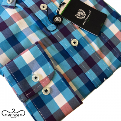 Camisa masculina xadrez azul, branco, rosa e roxo com botões e etiqueta