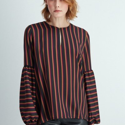 Blusa riscada feminina com mangas bufantes e abertura frontal