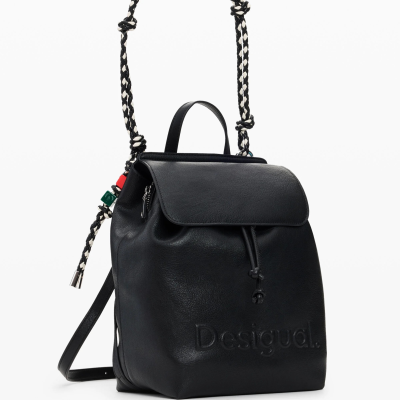 Mochila preta de material sintético com alça trançada preta e branca e logo Desigual