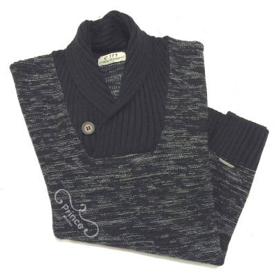 Camisa de malha masculina cinza e preta com gola xale escura e botão