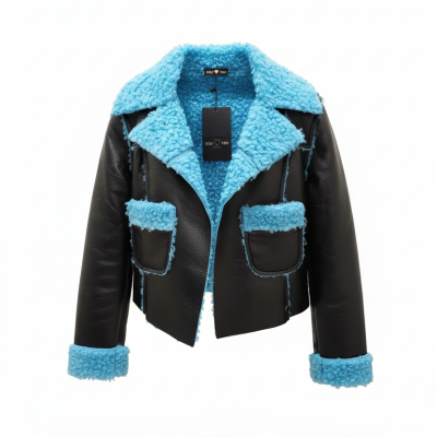 Casaco curto preto e azul turquesa com gola e punhos de pelo