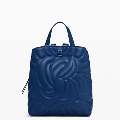 Mochila azul acolchoada com padrão em relevo e fecho superior