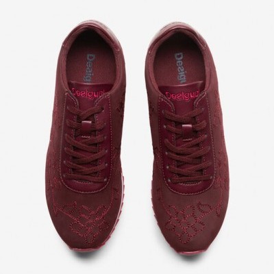 Sapatilhas vinho Desigual com bordados e atacadores