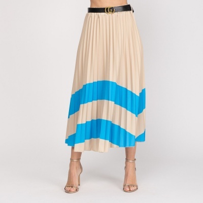 Saia plissada bege com faixas azuis e cinto preto