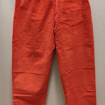 Calças desportivas laranja com bolso traseiro bordado e cintura elástica