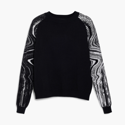 Camisola preta com mangas de padrão ondulado preto e branco