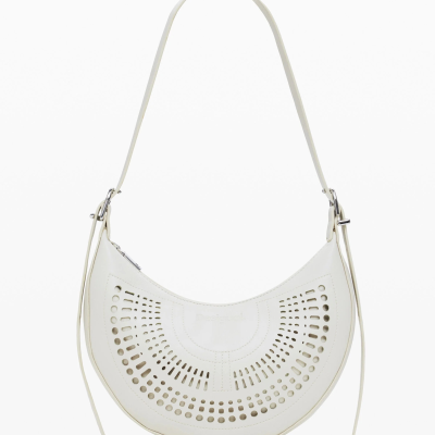 Mala branca meia-lua com padrão perfurado e alça simples
