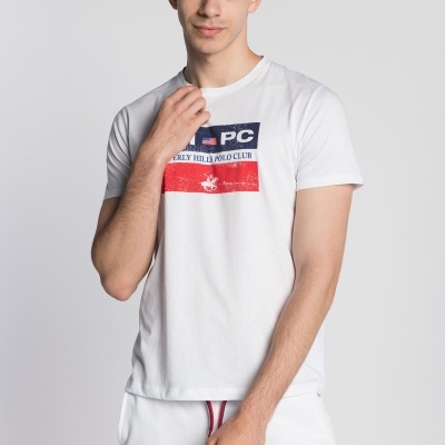Homem jovem com t-shirt branca e estampado PC Beverly Hills Polo Club