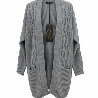 Casaco de malha cinza com padrão de tranças e bolsos frontais