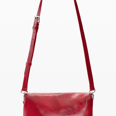 Bolsa vermelha de pele com correia ajustável