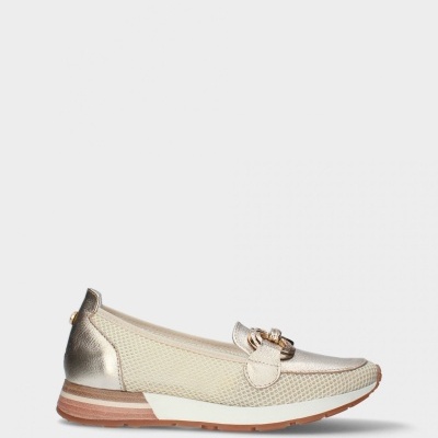 Sapato tipo mocassim feminino dourado com textura de malha e couro metalizado