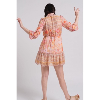 Vestido feminino flores laranja e rosa de costas