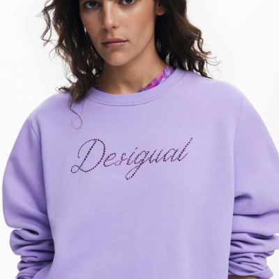 Casaco desportivo lilás com padrão 'Desigual' em strass