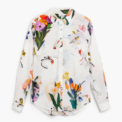 Camisa branca de manga comprida com padrão colorido de flores e desenhos artísticos.