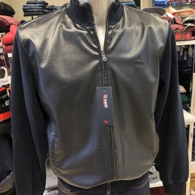 Casaco masculino preto com frente em couro perfurado e mangas de tecido