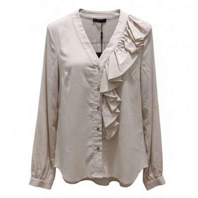 Blusa feminina bege com folhos e botões