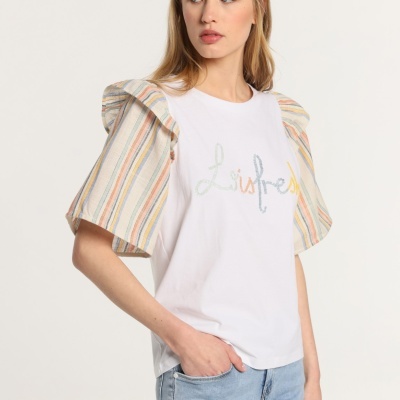 T-shirt branca com mangas bufantes riscas pastel e texto Livfresh bordado