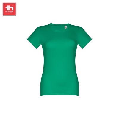 Camiseta feminina verde de manga curta com gola redonda sobre fundo branco