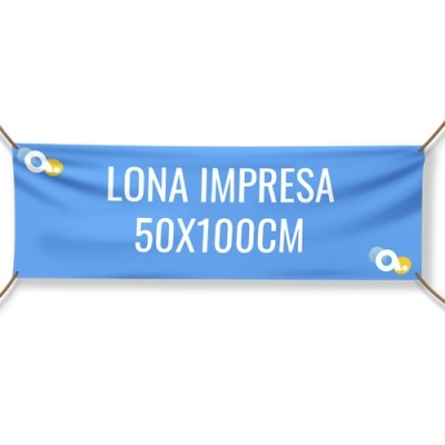Lona azul impressa com texto branco 50x100cm pendurada com cordas.