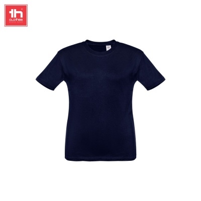 T-shirt azul escura de manga curta com gola redonda sobre fundo branco