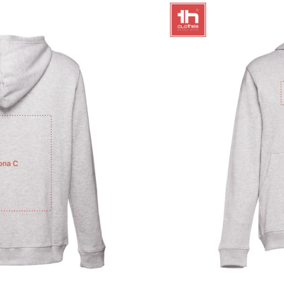 Casaco de capuz cinza claro com texto 'Zona C' nas costas e 'Zona A' na frente