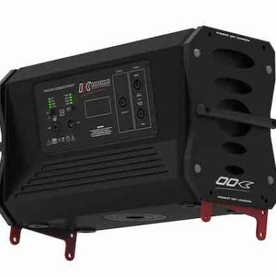 Gerador a gasolina preto com painel de controlo e marca QQC