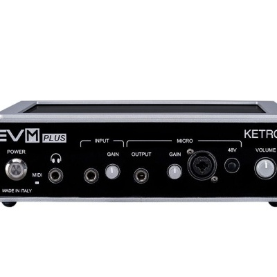 Equipamento de som Ketron EVM Plus com entradas e botões