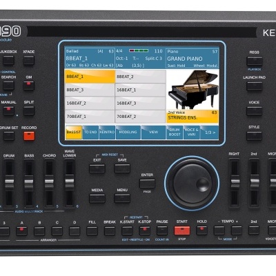 Controlador musical Ketron SD90 preto com ecrã a cores e vários botões