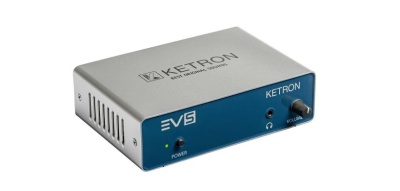 Dispositivo de áudio metálico cinzento e azul com texto KETRON e EVS