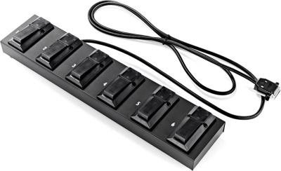 Extensão elétrica preta com sete tomadas numeradas e cabo de alimentação