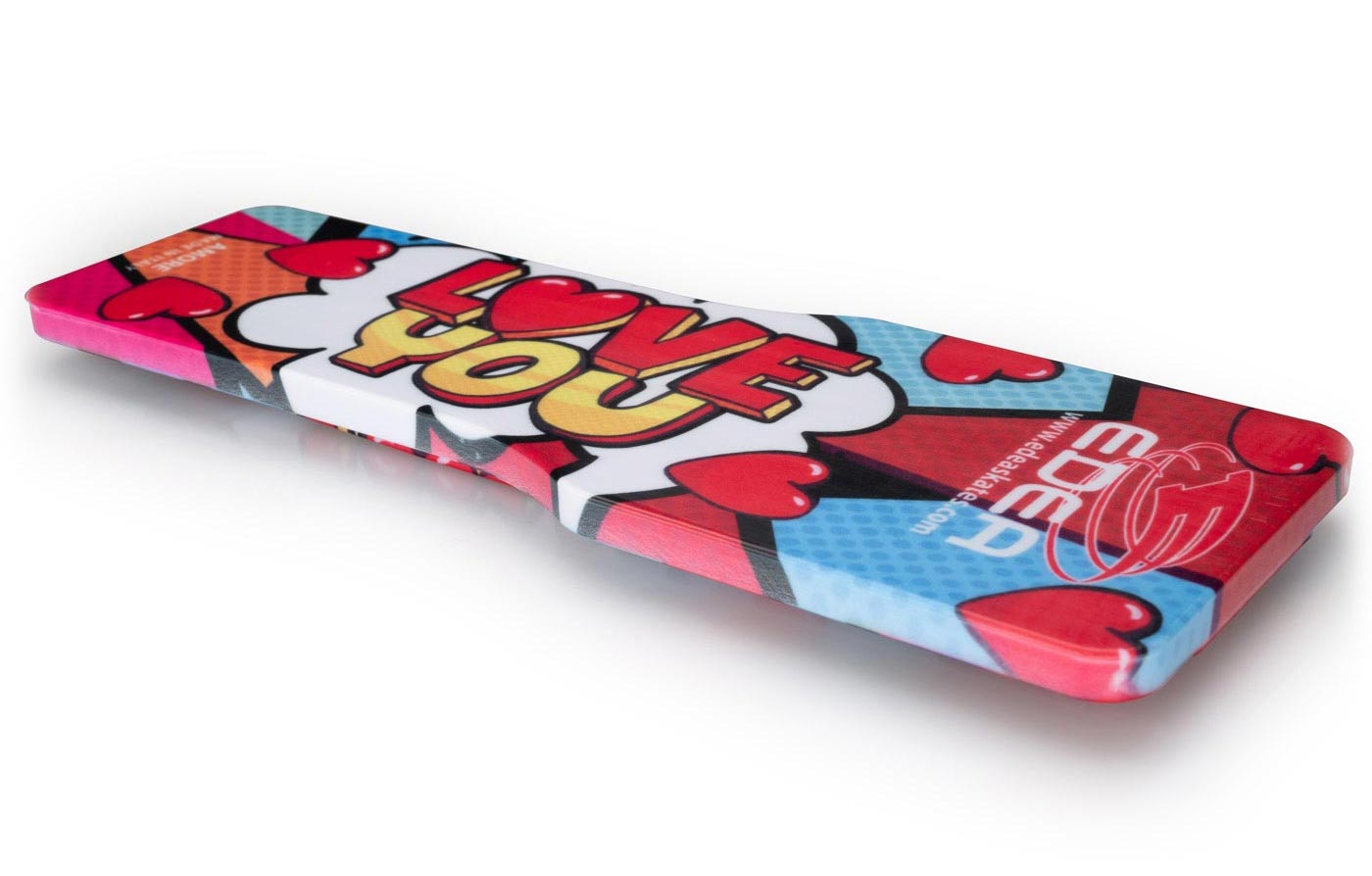 Base retangular colorida para descanso de braço com texto LOVE YOU e corações