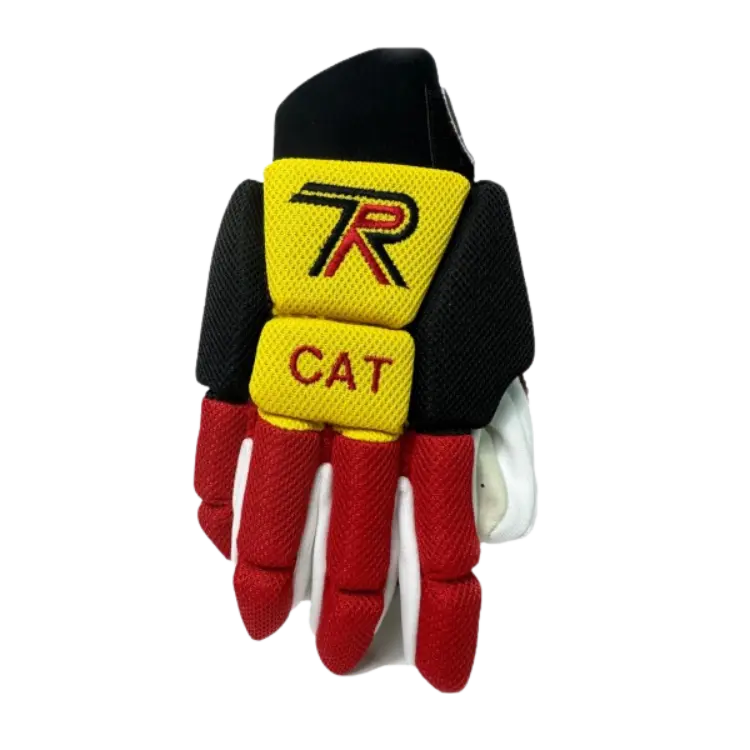 Luva desportiva preta, amarela, vermelha e branca com texto TR CAT