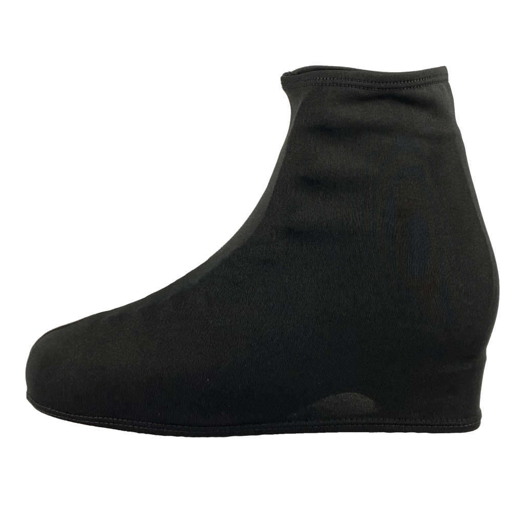 Botim preto de tecido simples com sola elevada