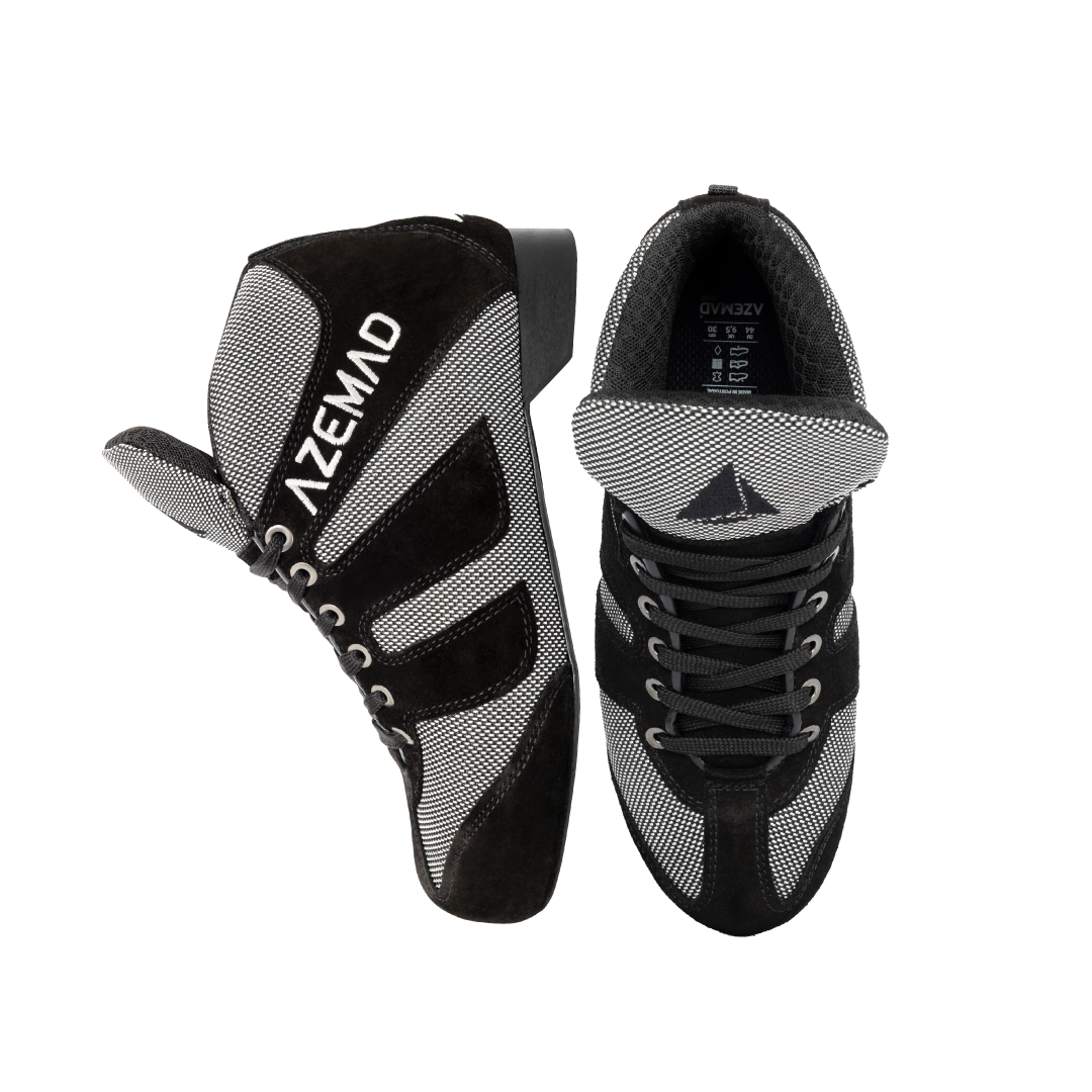 Sapatilhas desportivas preta e cinzenta com texto QWZEYD