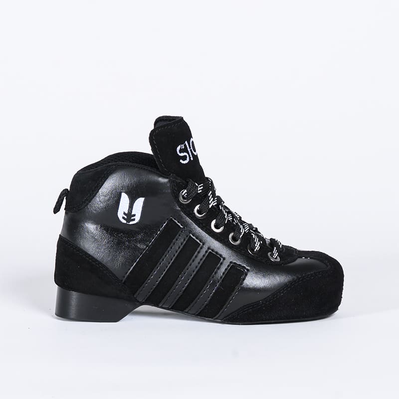 Bota desportiva preta com cordões pretos e brancos e logotipos brancos